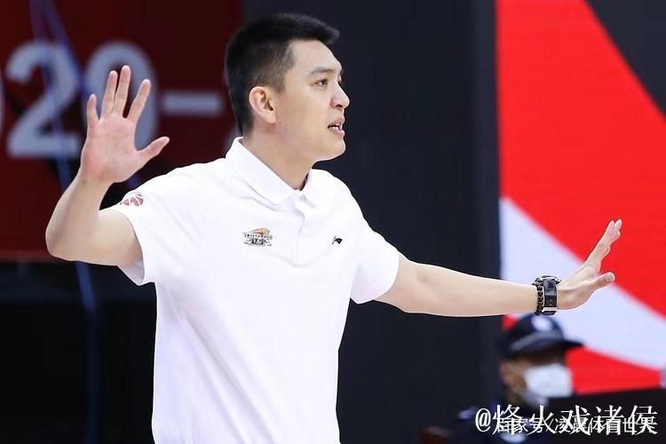 辽宁男篮打出精彩一战，球迷回来了，但有三个问题要问杨鸣主教练